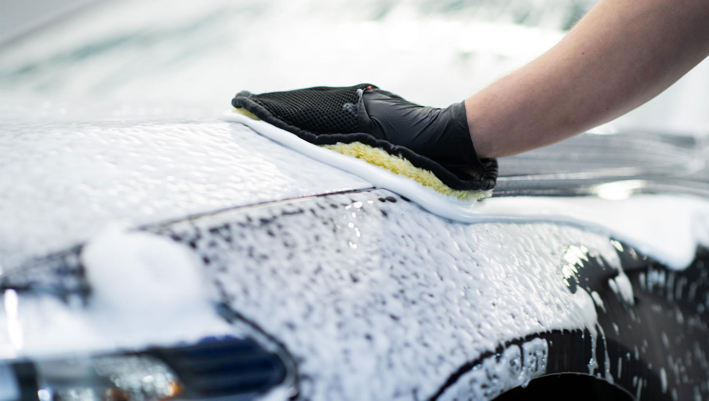 mycie-detailingowe-vs-zwykla-myjnia