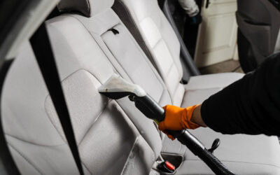 Profesjonalne mycie tapicerki samochodowej – różnice między domowym czyszczeniem