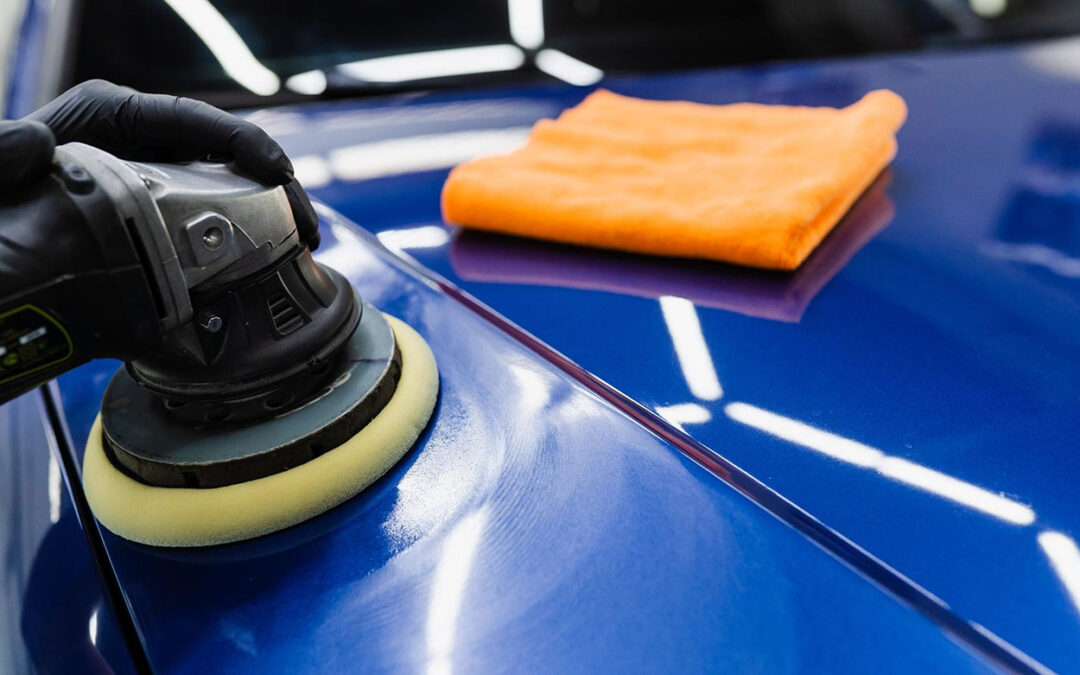 Polerowanie lakieru jako element profesjonalnej pielęgnacji auta