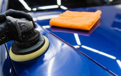 Polerowanie lakieru jako element profesjonalnej pielęgnacji auta